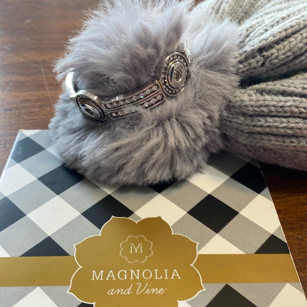 Magnolia and Vine RARE Hostess Exclusive Mini Twinkle stretch bracelet